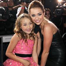 She is popular for her role of kate reed in the usa network series fairly legal. Noah Cyrus So Krass Hat Sich Die Kleine Schwester Von Miley Cyrus Verandert Noah Cyrus Miley Cyrus Kleine Schwester