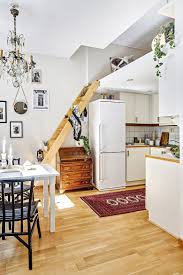 Les Petites Surfaces Du Jour Un Couchage En Hauteur Planete Deco A Homes World Comment Amenager Un Studio Idees Loft Amenagement Petit Espace