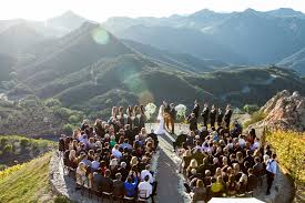 How To Throw A Wedding In A Non Traditional Space Wedding Venues Oregon Mountain Top Wedding Nontraditional Wedding