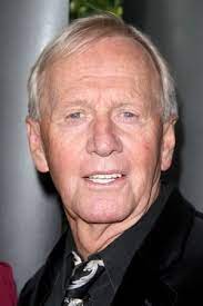 Linda kozlowski is currently single. Paul Hogan Movies Age Biography