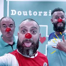 A pergunta que não quer calar: Qual a música que a Dra. Risoleta tava  ouvindo? 😅