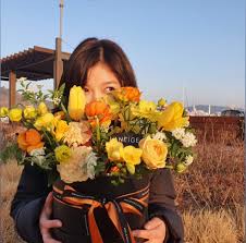 Roses, tulips, lilies, daisies, irises, orchids, poms í™ì²œê¸° In August On Twitter I Only See Beautiful Flowers Here A Blessing Update Of Kim Yoo Jung To Bless Your Day