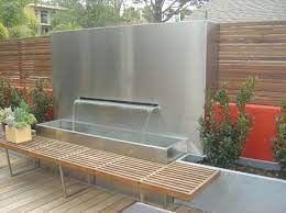 Ahora que llega la primavera, prueba a decorar terrazas pequeñas con algunos de estos consejos ¿te animas? Fuentes De Agua Para Jardines