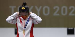 Hidilyn diaz, a philippine weightlifter, won a gold medal in the tokyo olympics. Me6zqn9gpslzrm