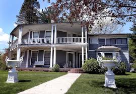 The Palmer Gullickson Octagon House In West Salem Wi Was Once Home To The Second Woman Doctor In The United States Dr Mary Octagon House House Styles House