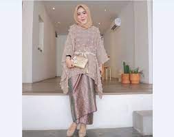 Jika kebayamu merupakan model kebaya tile modern atau brokat, pilihlah manset dengan warna yang senada. Model Kebaya Modern Blouse Tile Coksu Model Pakaian Kebaya Muslim Gaya Berpakaian