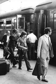 Audrey Hepburn Photographed With Her Son Sean H Ferrer And Her Husband Dr Andrea Dotti At The Stazione Termini On Piazzale Dei Audrey Hepburn Audrey Hepburn