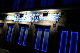 Ebersberg ist die kreisstadt des gleichnamigen landkreises im regierungsbezirk oberbayern.der nördlich von ebersberg liegende ebersberger forst ist eines der größten zusammenhängenden waldgebiete deutschlands. Oberbayern Musik Tanz Kneipe Www Altstadt Duesseldorf De