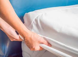 Comment Enlever Des Taches De Sang Sur Un Matelas How Eating En 2020 Enlever Tache De Sang Tache De Sang Nettoyer Tache De Sang