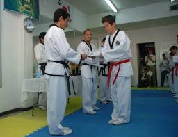 Es muy importante enfatizar que en la practica del tae kwon do, el objetivo no debe ser lograr la. Reciben Cintas Negras Alumnos Del Tae Kwon Do De Mexico El Siglo De Torreon