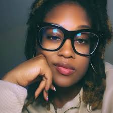 Nelly keeps the Jordan dancing shoe trend going getting ready to perform