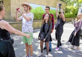 I 2019 medvirkede sidney lee på sangen vafler af albert dyrlund (feat. 2