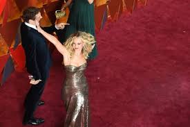 Steve pond | february 15, 2013 @ 2:01 pm last updated. 12 Pictures Of Jennifer Lawrence Having The Best Time At The Oscars