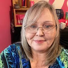 Paula Parsons's Instagram, Twitter & Facebook