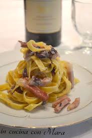 M'interessa anche tanto la cucina (soprattutto i dolci), e ho messo molti brevi video di cucina su youtube (e sul mio sito). Tagliatelle Con Radicchio Speck E Mascarpone In Cucina Con Mara Ricette Cibo Etnico Tagliatelle