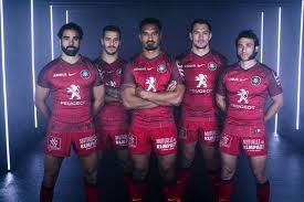 Le stade toulousain, qui entame le championnat cet ils ne revêtiront plus le maillot rouge et noir, fourni cette saison par le nouvel équipementier du club : A Toulouse Le Club De Rugby Du Stade Toulousain Et L Astronaute Thomas Pesquet Font Un Maillot Pour Tutoyer Les Etoiles