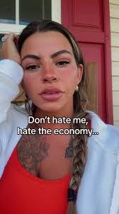 Fatima Arnold's Instagram, Twitter & Facebook