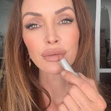 Tania Wisniewski's Instagram, Twitter & Facebook