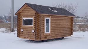 Le case sono posizionabili su terreni agricoli senza concessione edilizia, ma si rimanda ai. Questa Casetta In Legno Ha Un Motore Quattro Ruote E Cammina Davvero