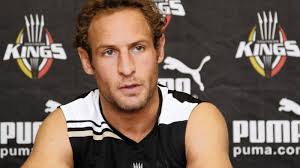 Kings boosted by Strauss return