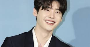 Selain menjadi aktor, lee jong suk juga dikenal sebagai model dan host dalam berbagai variety show. Lee Jong Suk Will Reportedly Make His Comeback Following Military Service With Upcoming Legal K Drama Koreaboo