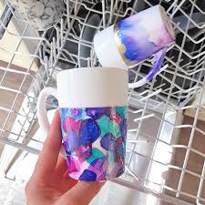 Und da das bild einen sehr ruhigen himmel hat, kann die untere hälfte noch etwas struktur vertragen. Wie Man Tassen Mit Alkoholtinte Alcohol Ink Bemalt