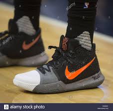 Dieser performer bringt elemente der drei letzten kyries zusammen und veredelt diese in crazy colorways! Kyrie Irving Schuhe Deutschland 86a7e7
