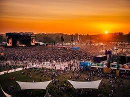 Rock werchter kan worden bezocht voor één dag, maar ook meerdaagse festivaltickets inclusief overnachtingen zijn mogelijk. Multi Level Structure Rock Werchter Kontent Structures