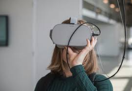 Integrating virtual reality into medical education