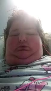 Nikki Howe (@nikkihowe1988)