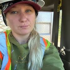 Ivy Wallace (@ivy.wallace12)