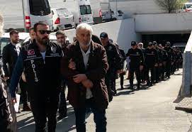 Ya kızı alacak ya ölcek!' kitapta, kılıç'ın kızı uğur kılıç'ın alaattin çakıcı'yla olan evliliğinin perde arkası da yer aldı. Alaattin Cakici Nin Adamlari Adliyeye Sevk Edildi A Haber En Son Haberler
