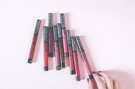 Il suffit de voir la promo démentielle faite au sephora des champs elysées à l'occasion de l'arrivée de la marque en france: Le Maquillage Kat Von D Beauty Arrive En France Chez Sephora Je L Ai Teste Et Adopte Les Dessous De Marine