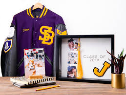 A diy shadow box is the perfect way to cherish your personal trinkets and preserve your favorite memories. 50 Creative And Meaningful Shadow Box Ideas For Your Beloved One