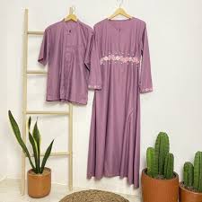 Baju couple muslim bertiga family : Harga Family Set Baju Terbaru Juni 2021 Biggo Indonesia