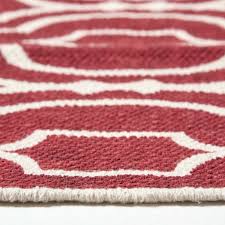 Beim auslegen des teppichs kann er durch den transport etwas wellig erscheinen. Bedruckter Baumwoll Teppich Riga Mit Muster In Rot Und Weiss