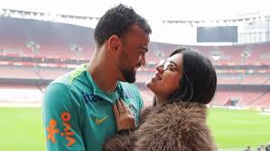 Fabrício Bruno: Família Surpreende Zagueiro em Londres!