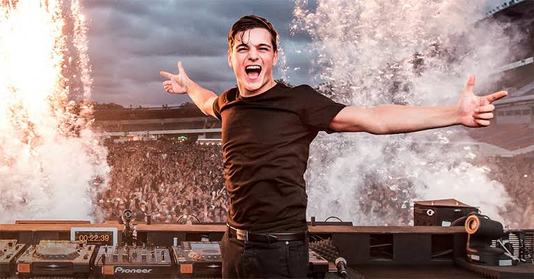 Martin Garrix durante una presentación en vivo
