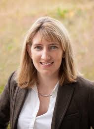 Dana Hunt's Instagram, Twitter & Facebook