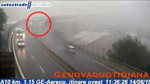 Condividi tweet whatsapp invia tramite email. Genova Ponte Morandi Il Video A Pochi Secondi Dal Crollo Video Gazzetta It