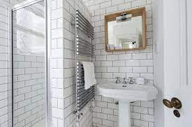 It is obvious that this kind of design wants to show off the contrasting look resulted from the pairing. Subway Tile With Dark Grout Design Ideas