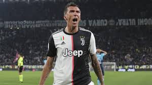 Mario mandzukic, left, celebrates with cristiano ronaldo after scoring for juventus. Juventus Mandzukic Turns Down Qatar Switch For Now Forward Eyes England Move Transfermarkt