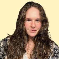 Joanna Riddle's Instagram, Twitter & Facebook