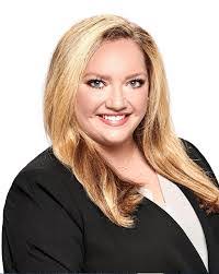 Emily Downs's Instagram, Twitter & Facebook