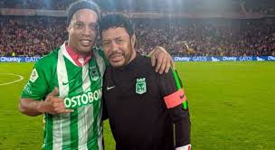 Atlético nacional | 12:00 am. Ronaldinho Also Visited The Atletico Nacional Shirt At His Farewell