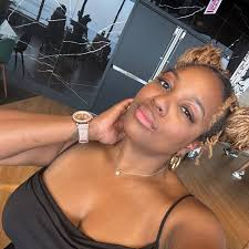 I legit felt nauseous at the end !!! And apparently Netflix released two  versions — one where the hat says barnie's and one where the hat says  bernie's in the beginning !!