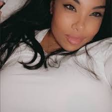 Gina Bugg's Instagram, Twitter & Facebook