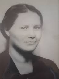 Lloyd and Effie Milligan Last of my 3 today. Milligan and Jack families. I  got this one from a relative, but I can't read my own notes. (Did YOU send  this picture