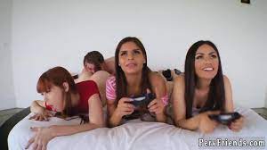 Amateur Teen Web Cam Strip Gamer Girls - EPORNER