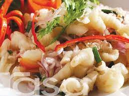 12 ketul kaki ayam dibersihkan dan dipotong dua 1 biji bawang besar dihiris nipis 11 biji cili api dihiris bulat nipis. Kerabu Kaki Ayam Salad Recipes Cooking Recipes Cooking